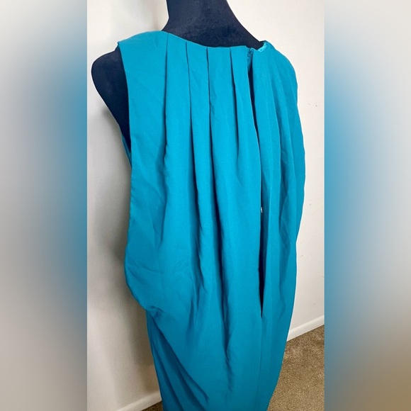 NWT Vince Camuto sleeveless teal dress. Pleated cape back. wrap sash belt. 2 - Picture 6 of 16